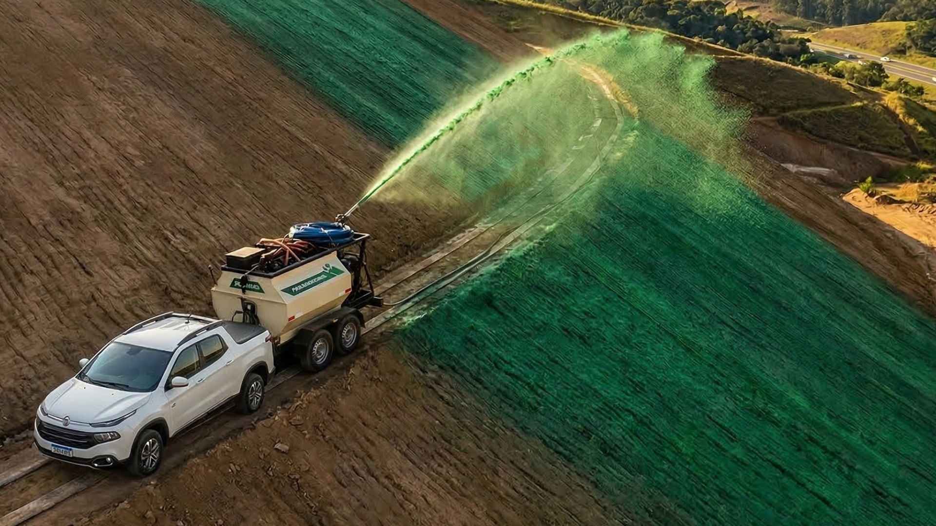 Hidrossemeadura da Agrega Verde recuperando área degradada e reduzindo CO2
